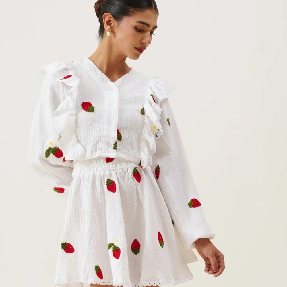 Berry Sweet Strawberry Daisy Embroidered Gauzy Cotton Ruffle Cropped Blouse S - Picture 4 of 11